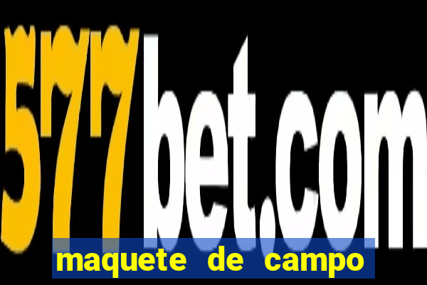 maquete de campo de futebol com material reciclavel